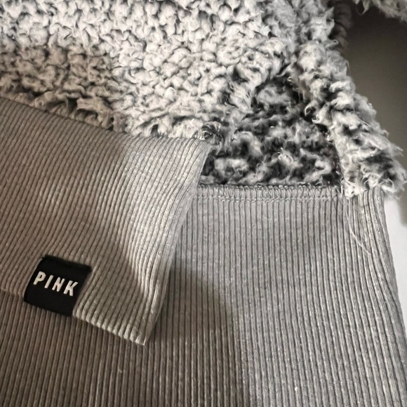 PINK Victoria's Secret Gray Zip-Up Sherpa Sweater Size -S - Picture 4 of 8